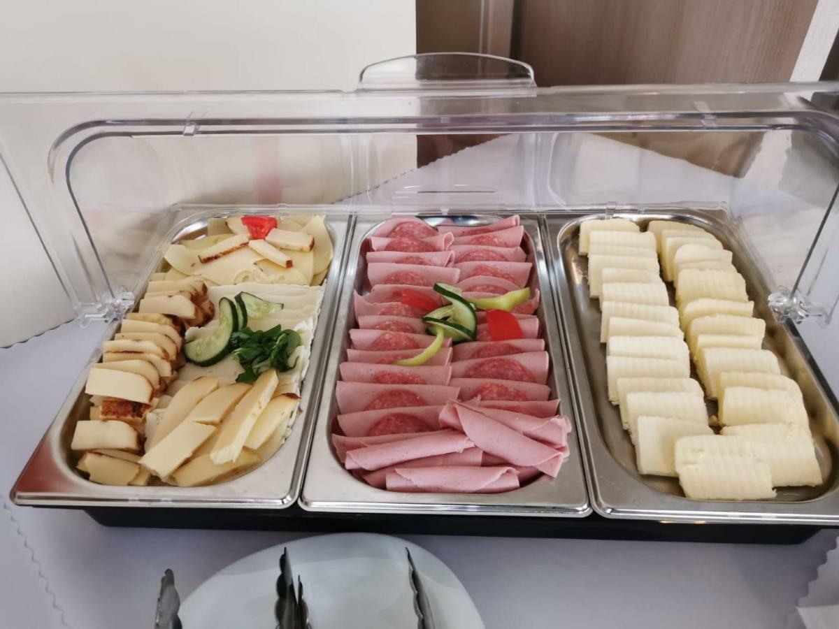 Hotel Poludnica Liptovsky Mikulas Bagian luar foto