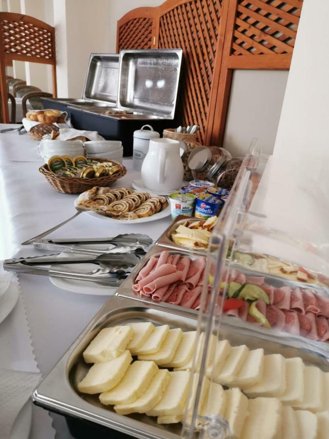 Hotel Poludnica Liptovsky Mikulas Bagian luar foto