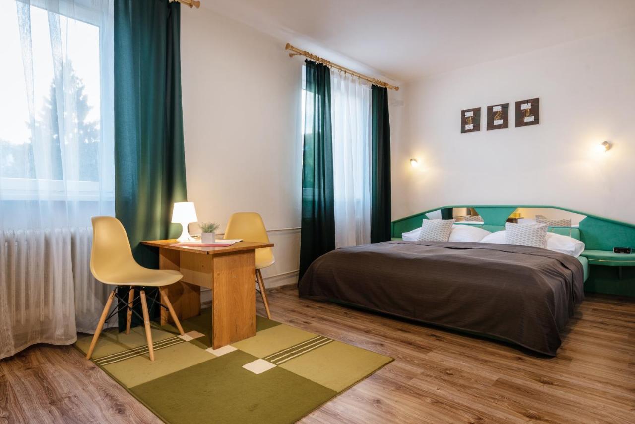 Hotel Poludnica Liptovsky Mikulas Bagian luar foto